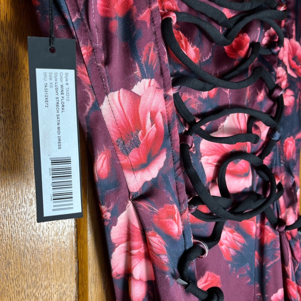 💥HP💥🆕NWT TA3 “Seamed Lushy Satin” Pencil Dress -zipper slit– XS Cranberry Floral - Picture 16 of 16